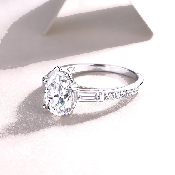 Aurora Oval Halo Moissanite Engagement Ring | 925 Sterling Silver