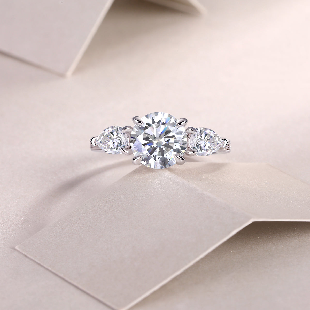 Solitaire Brilliance round moissanite engagement ring in 925 sterling silver