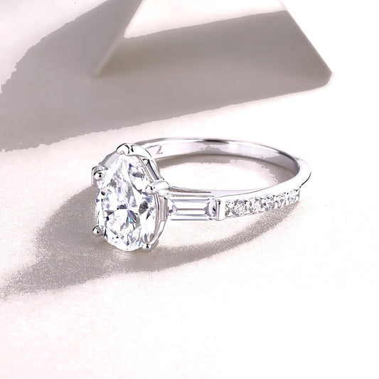 Aurora Oval Halo Moissanite Engagement Ring | 925 Sterling Silver